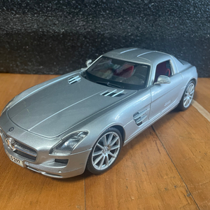 메르세데스 벤츠 SLS AMG 1:18 다이캐스트 피규