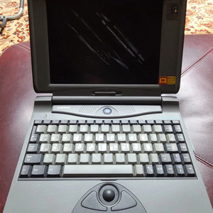 아주 오래된 삼성 노트북 내놓습니다