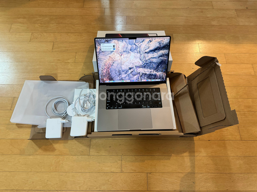 Apple 16인치 M1 Max MacBook Pro--1