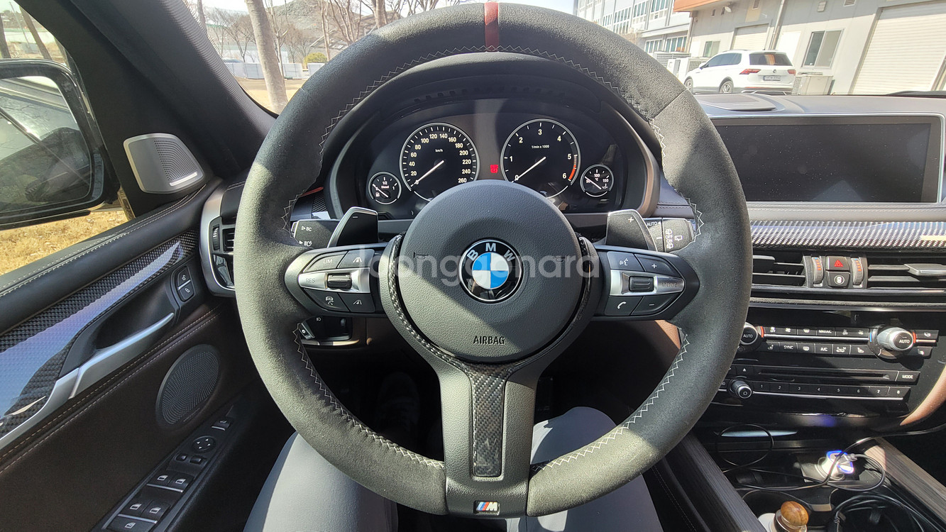 BMW M핸들 알칸테라&카본 작업(F15순정)--0
