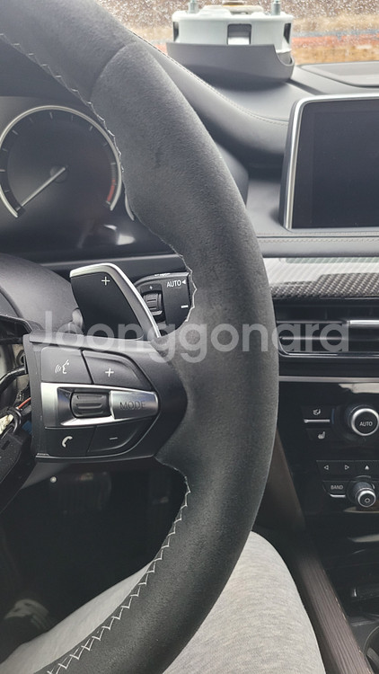 BMW M핸들 알칸테라&카본 작업(F15순정)--3