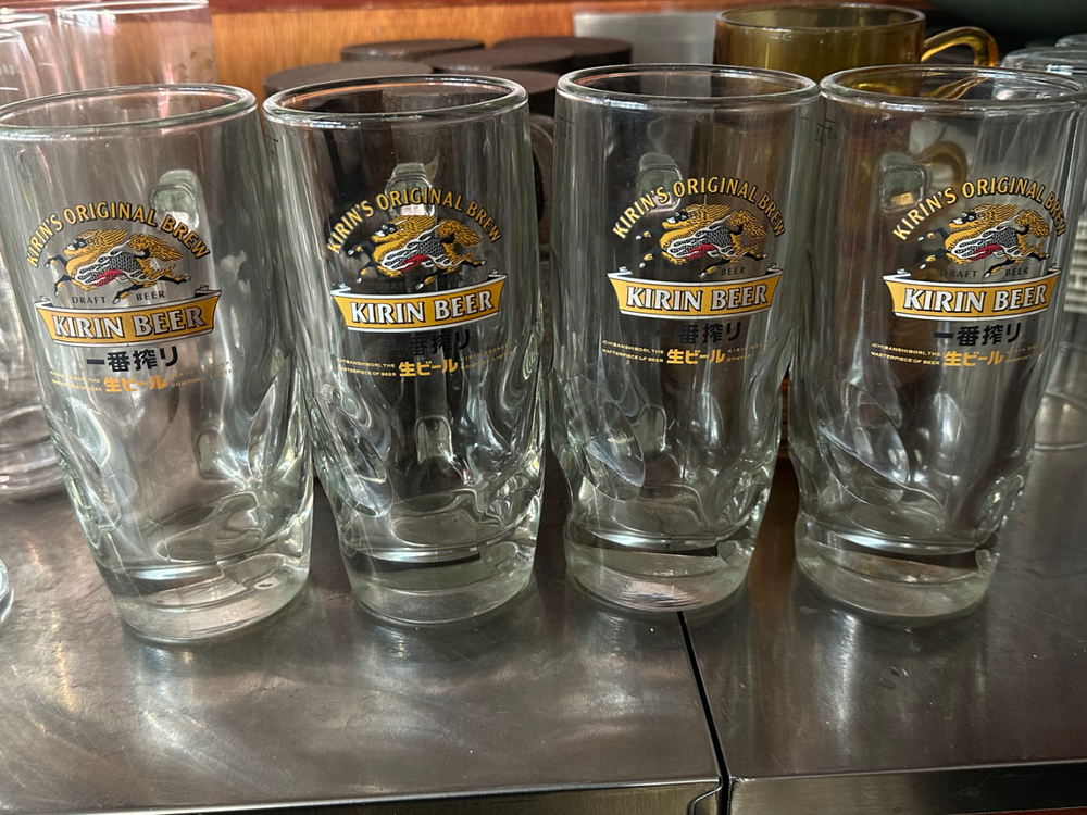 각종 수입 맥주잔 개당 4천원씩에 팝니다.--1