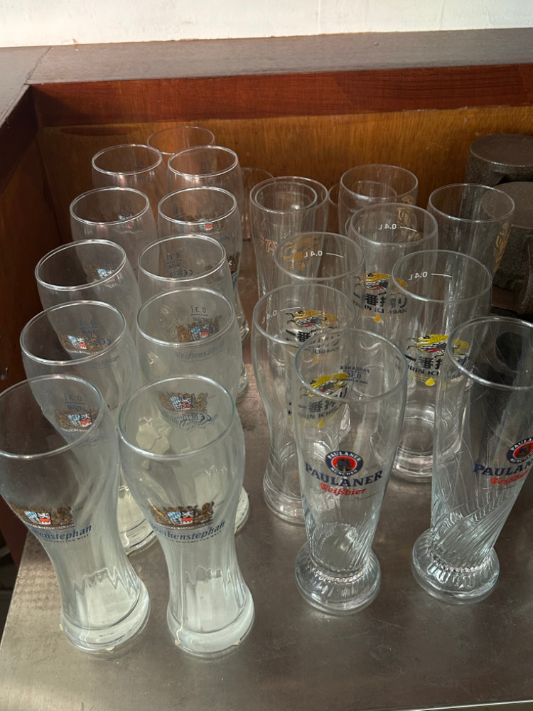 각종 수입 맥주잔 개당 4천원씩에 팝니다.--5