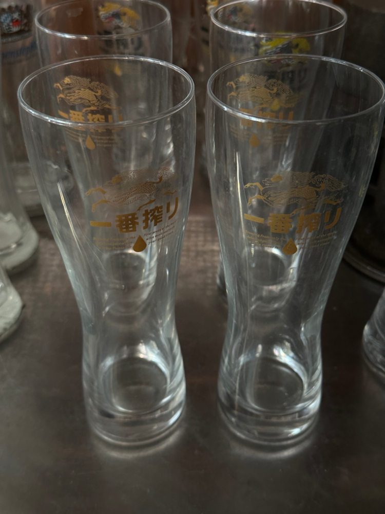 각종 수입 맥주잔 개당 4천원씩에 팝니다.--8