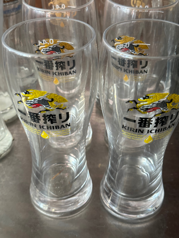 각종 수입 맥주잔 개당 4천원씩에 팝니다.--7