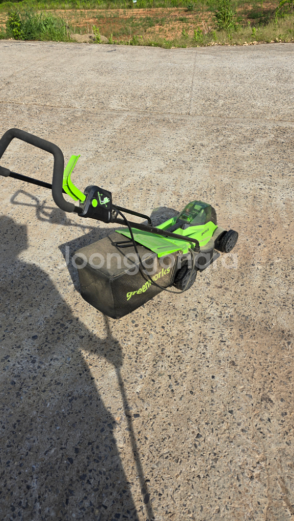 그린웍스 잔디깍기 충전기1개베터리3개 송풍기예초기팝니다--1