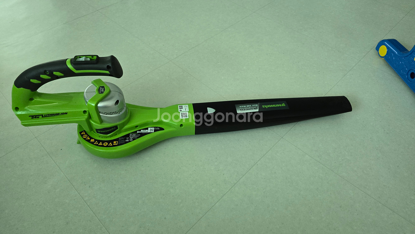 그린웍스 잔디깍기 충전기1개베터리3개 송풍기예초기팝니다--4