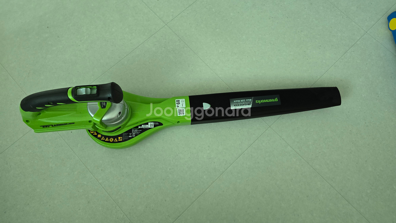 그린웍스 잔디깍기 충전기1개베터리3개 송풍기예초기팝니다--3