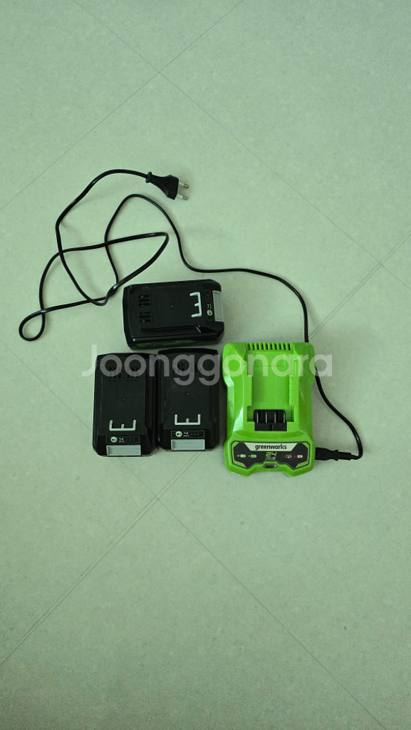 그린웍스 잔디깍기 충전기1개베터리3개 송풍기예초기팝니다--5
