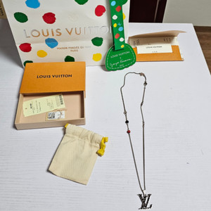 루이비통 쿠사마 야요이 목걸이 M01089