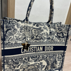 급처) Dior 북 토트백 (L size)