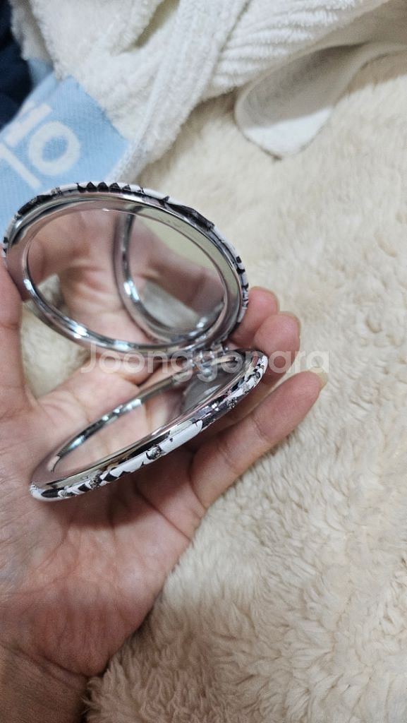 휴대용 거울--1