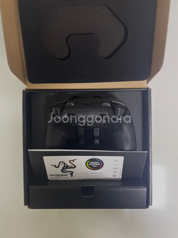 레이저 울버린 v2 크로마 게임패드--2