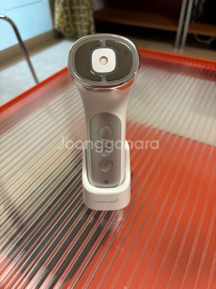 메디큐브 에이지알 ,유쎄라 각각 팔아요--1