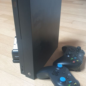 xbox one x , 컨트롤러 2개