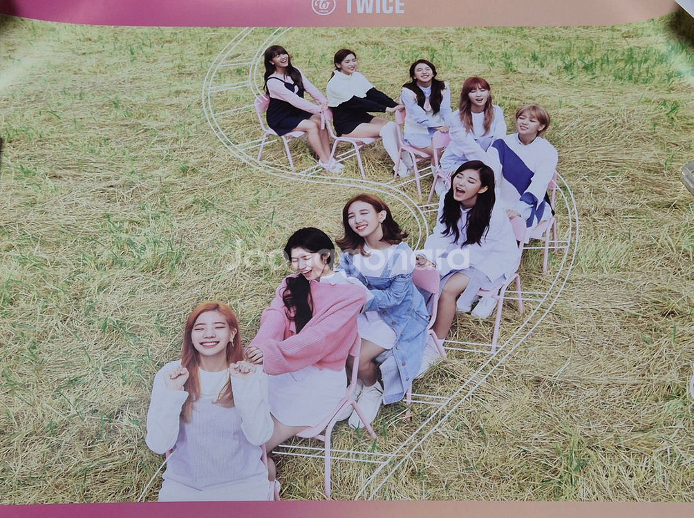 트와이스 포스터 (종류 많음)--1