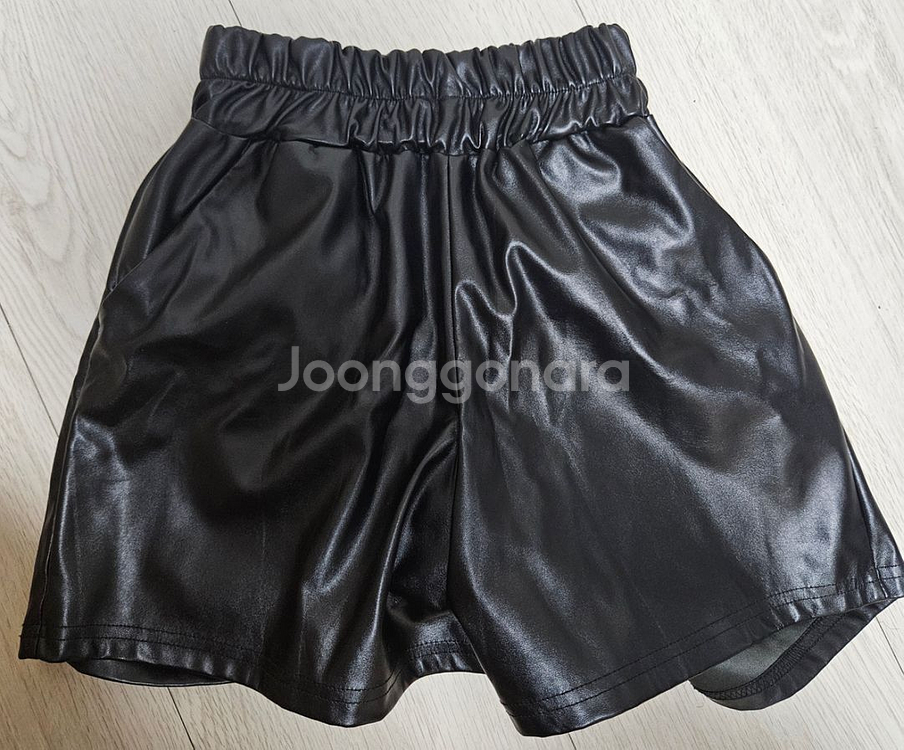 가죽반바지 판매합니다.--1
