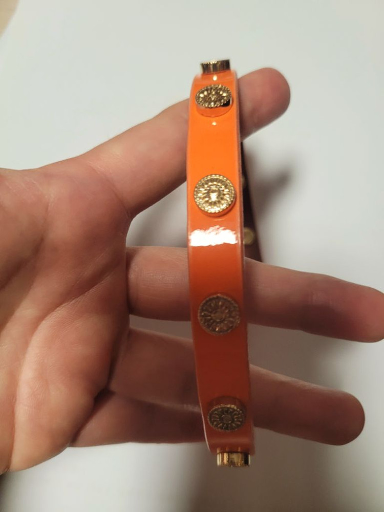 토리버치 가죽팔찌 이미지