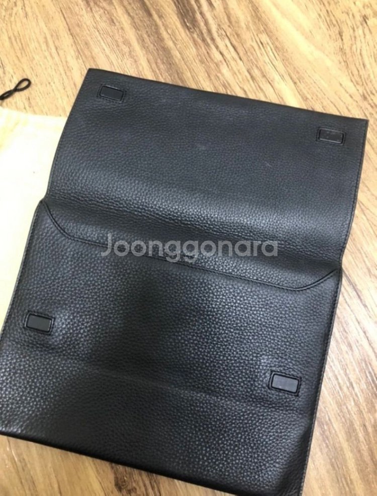 버버리 클러치 판매합니다.--1