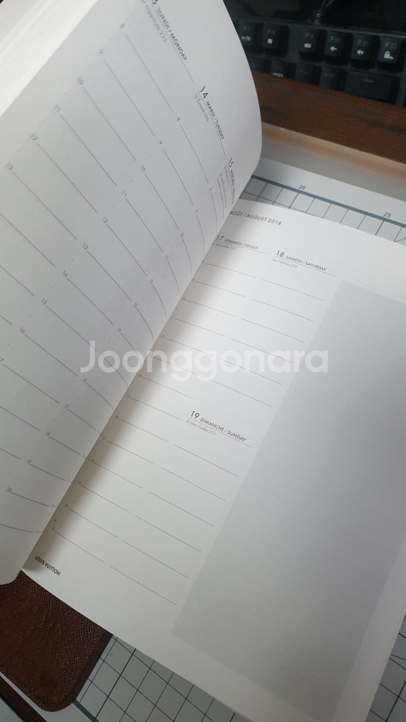 정품 새제품>>루이비통 아젠다 다이어리 a5--7