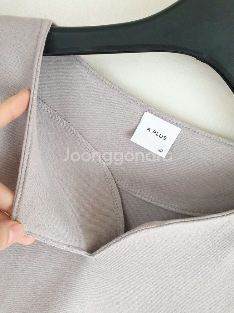 4만원대 고퀄 편집샵 티셔츠 (에토프그레이)--2