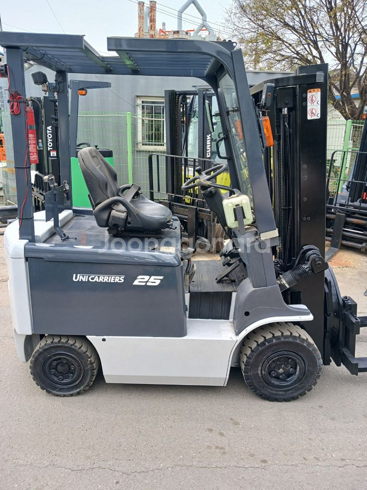 전동지게차 유니케리어2.5톤--0