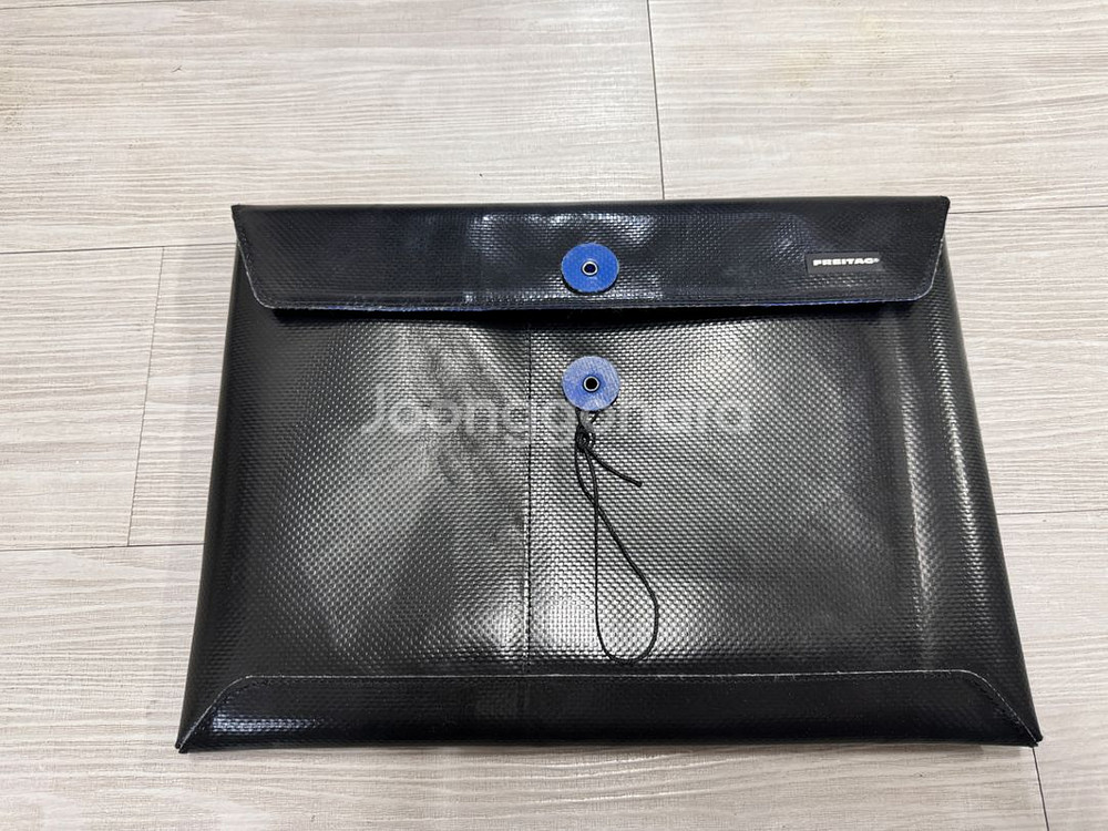 프라이탁 노트북 슬리브 아이패드 파우치 올블랙 택O--1