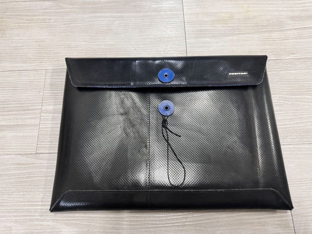 프라이탁 노트북 슬리브 아이패드 파우치 올블랙 택O--1