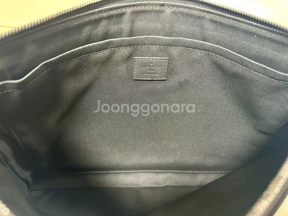 루이비통 이클립스 쉐도우 포쉐트 아폴로 클러치--2