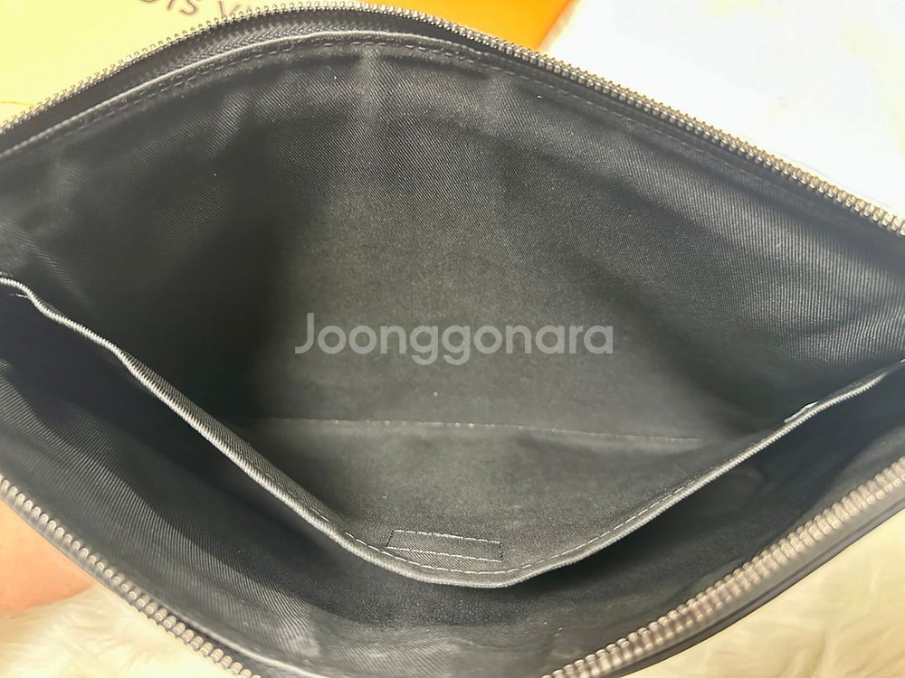 루이비통 이클립스 쉐도우 포쉐트 아폴로 클러치--3