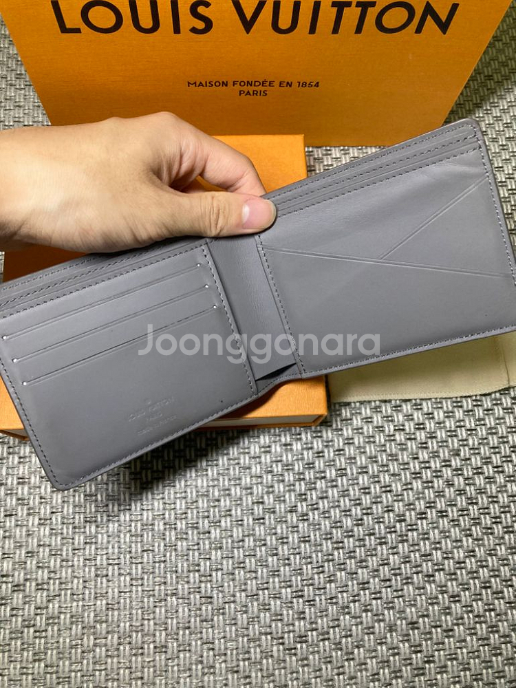 루이비통 에어로그램 멀티플 월릿 반지갑 그레이--2