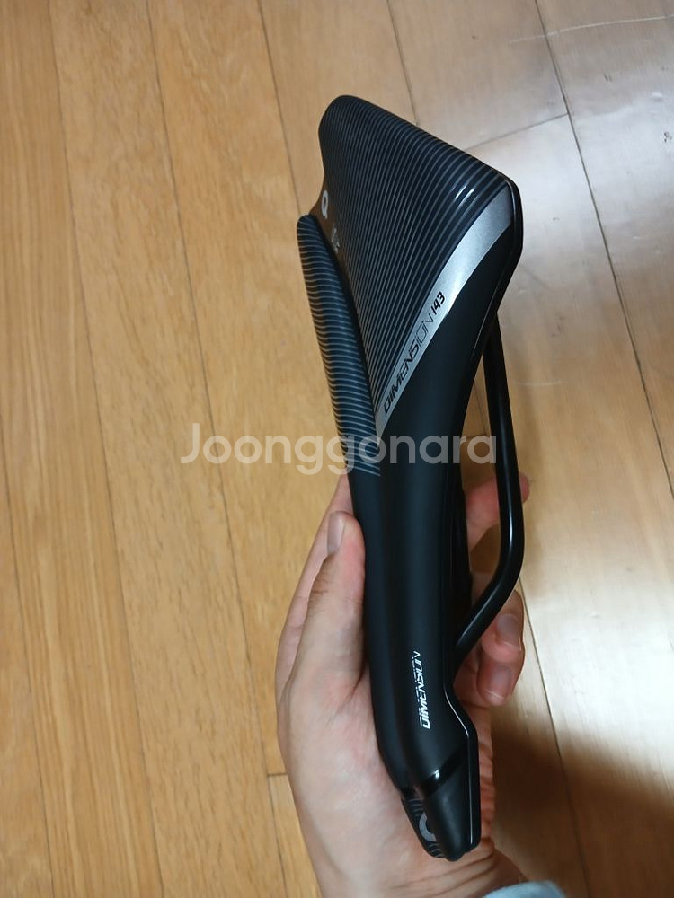 프롤로고 디멘션 T4.0 자전거 안장 팝니다 (새것)--1