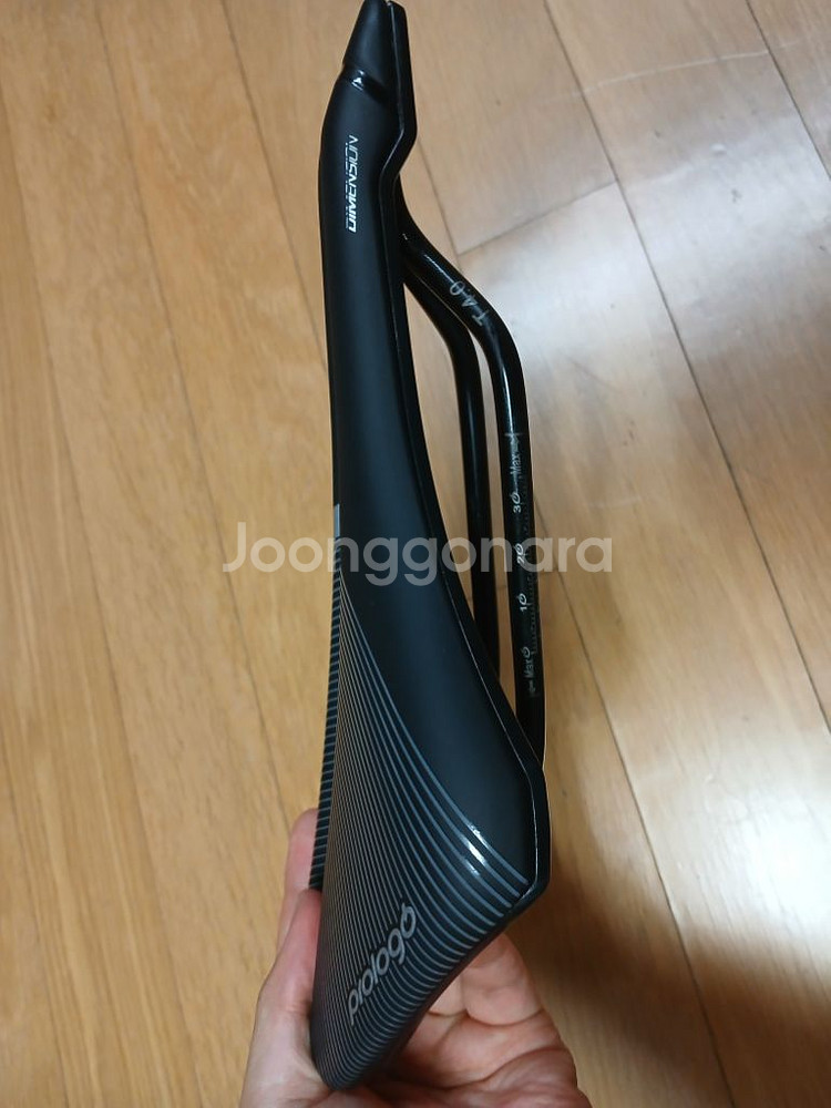 프롤로고 디멘션 T4.0 자전거 안장 팝니다 (새것)--2