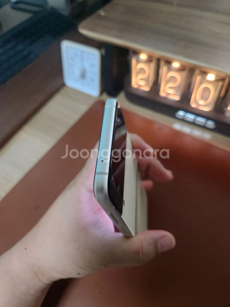 갤럭시Z 플립3 256GB 크림색 팝니다.(사진참조)--3