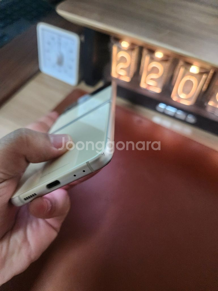 갤럭시Z 플립3 256GB 크림색 팝니다.(사진참조)--2
