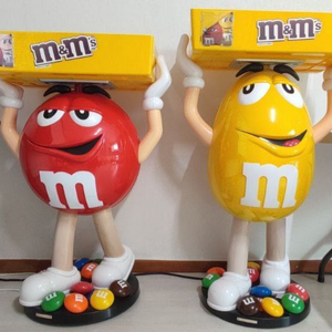 엠앤엠(m&m)대형 피규어 옐로우/레드 1set 진열장