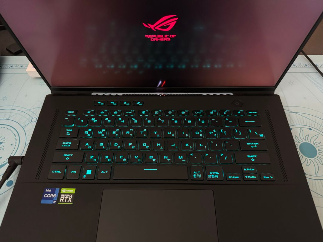 ASUS ROG Zephyrus M16 게이밍노트북