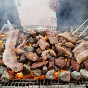 캠핑갈땐 맥반석자갈구이죠~~