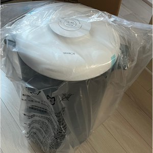 새상품 20kg 진공쌀통 VR2210W 무료배송