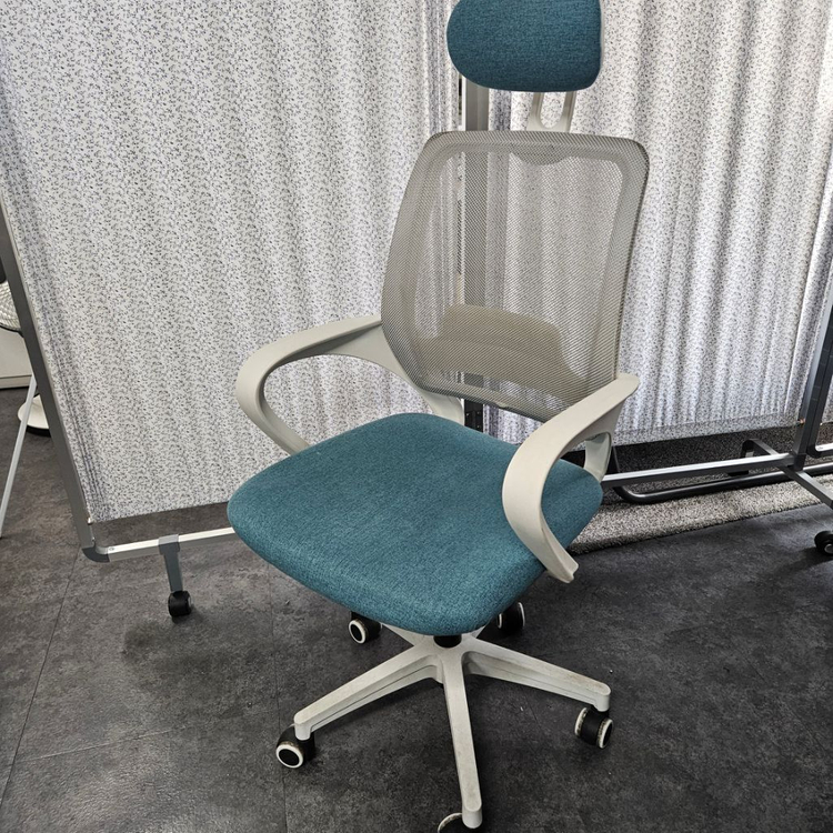 사무실 디자이너 책상세트로 1년 사용했어요.--2