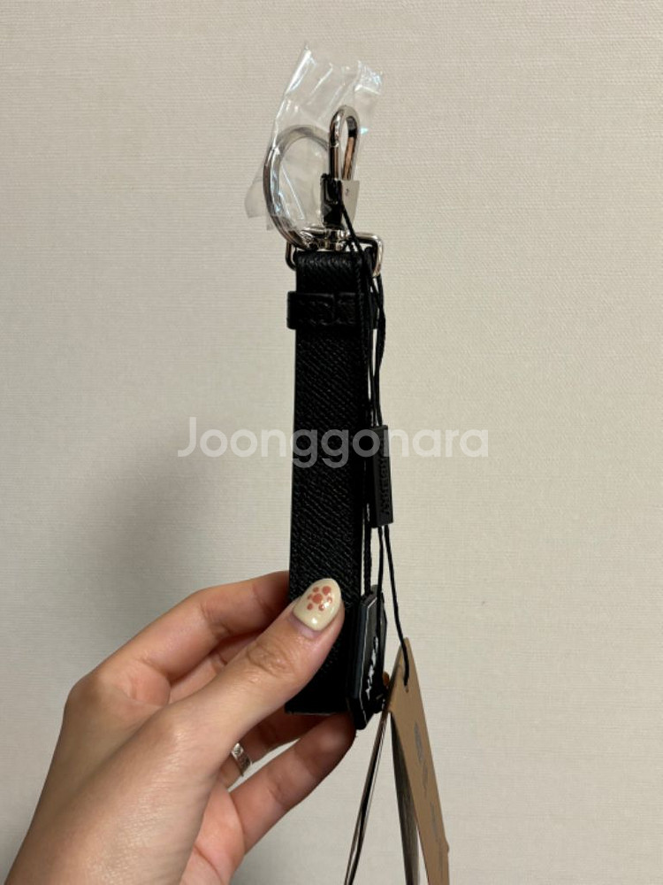 버버리 모노그램 모티프 그레이니 레더 키링 블랙 명품--3
