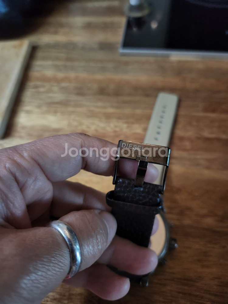 보관만하고 실착용 없는 빅사이즈시계 시개한개는 덤입--2