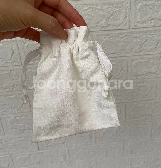 디올 미니 코튼 스트링 파우치 화이트--1