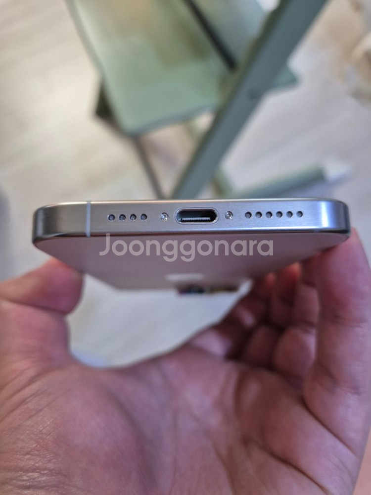 아이폰 15pro max 256g 화이트 티타늄 ss급--5