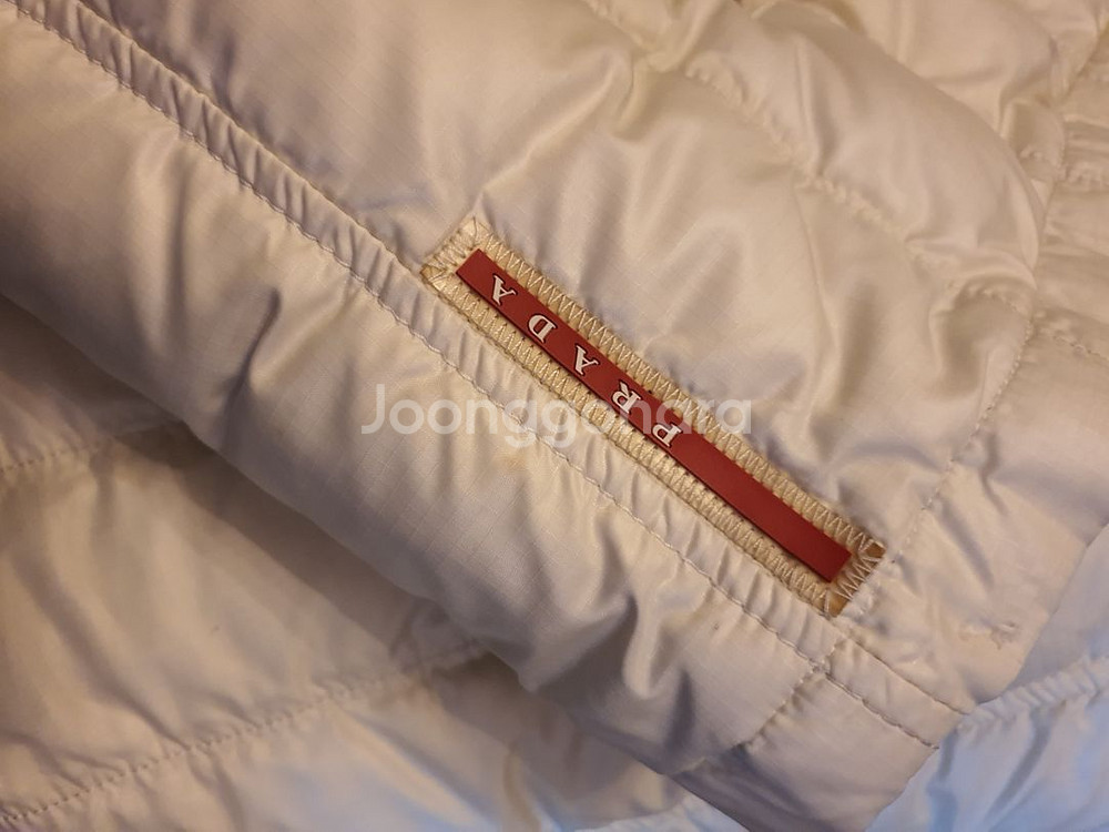 무료배송/정품 ~ 프라다 신변구조칩내장 패딩--1