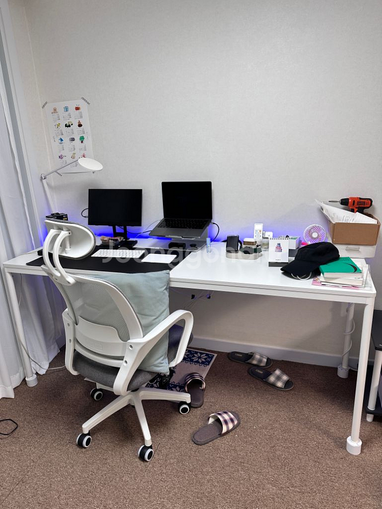 심플 깔끔한 화이트 책상 팔아요(경인교대역 부근직거래--1