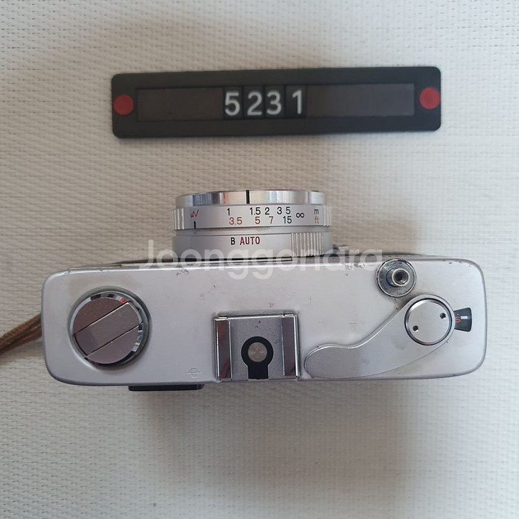 코니카 C 35 필름카메라 실버바디--1