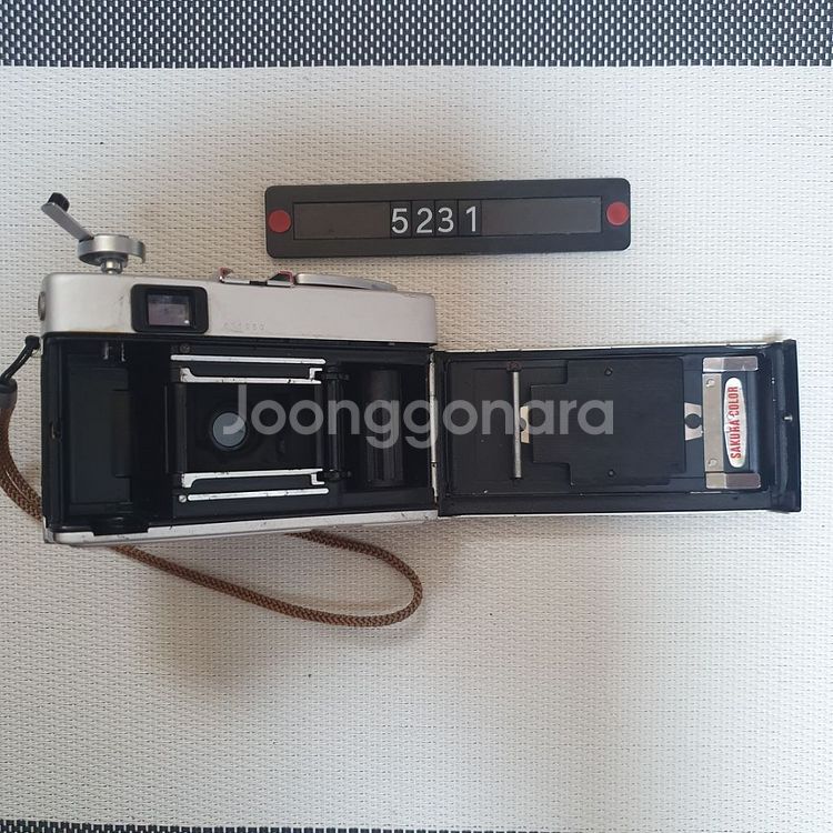 코니카 C 35 필름카메라 실버바디--4