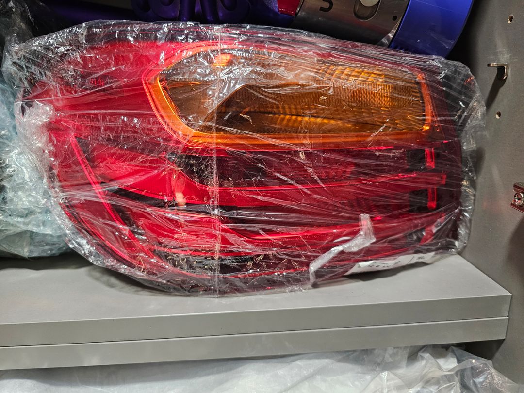 BMW 428i 쿠페에서 탈거한 전기형 테일램프 1대분