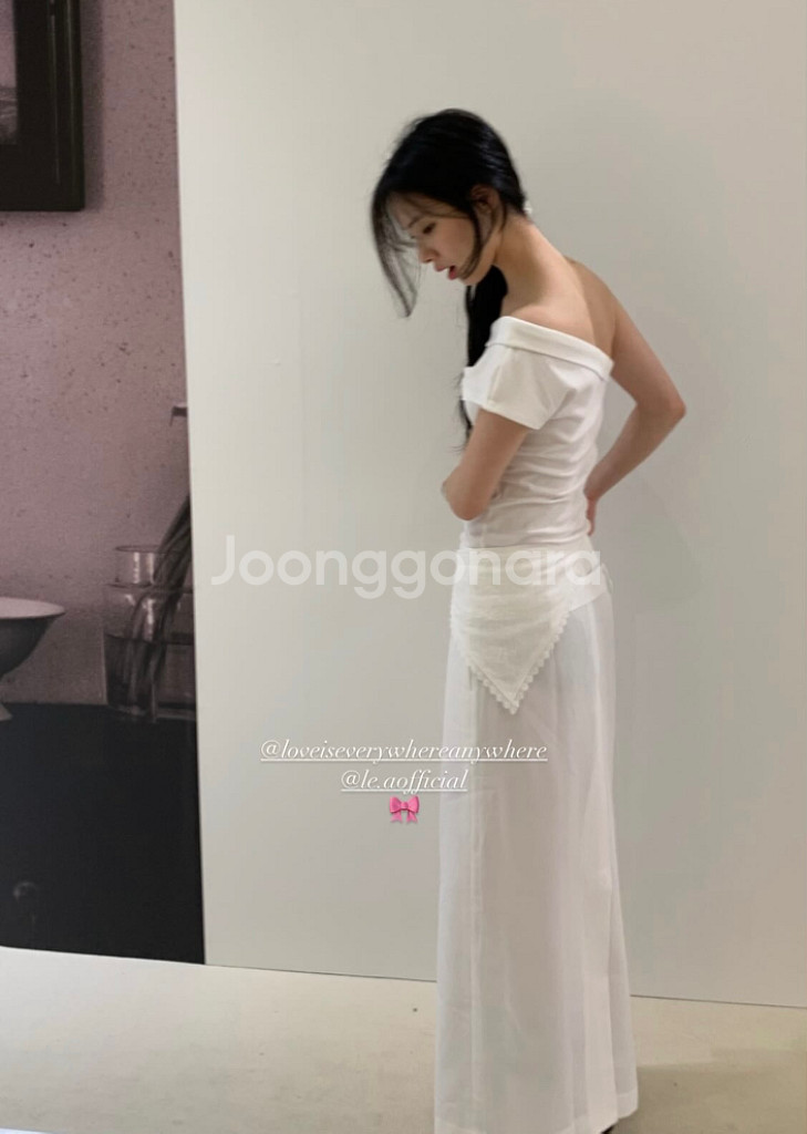 [한정새상품]르에 lea 팝업 한정 기프트 티셔츠화이트--1